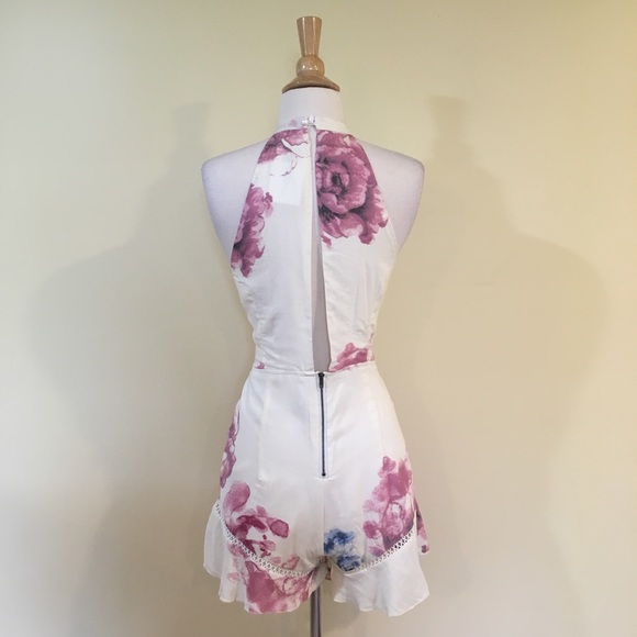 Crochet Inset Mock Halter Keyhole Floral Romper - Picture 4 of 8